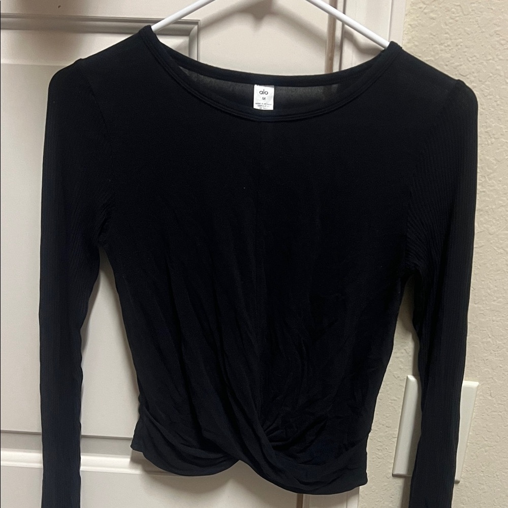 ALO Yoga Women's Elegant Black Long Sleeve Tee